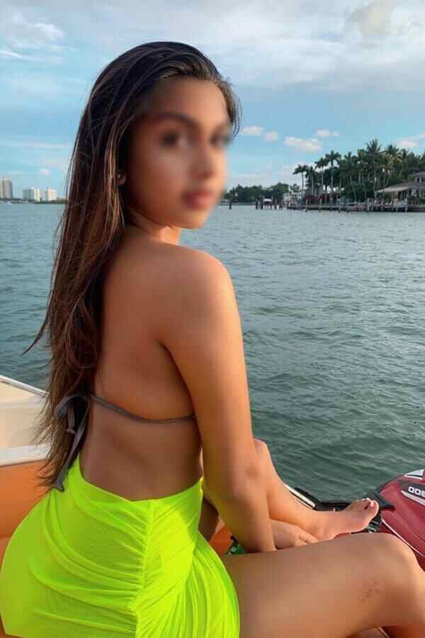 Tia Escorts in Karol Bagh